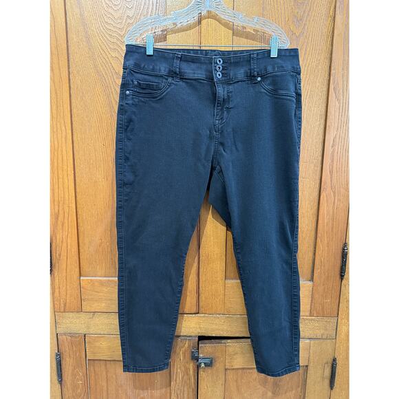 Torrid Black Jeggings Jeans Super Stretch | Women's 18 Short - Picture 1 of 5